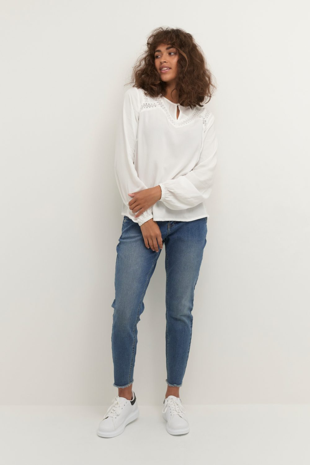 Manlia White Blouse - Image 4