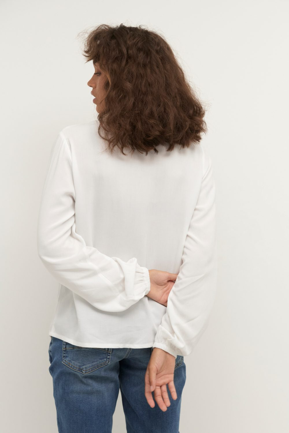 Manlia White Blouse - Image 3