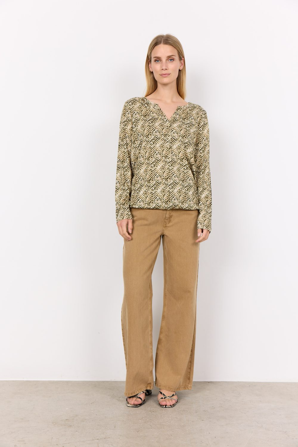 Felicity AOP 477 Notch Neck Top - Image 2