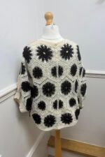 Cream & Black Crochet Top 994 - Image 2
